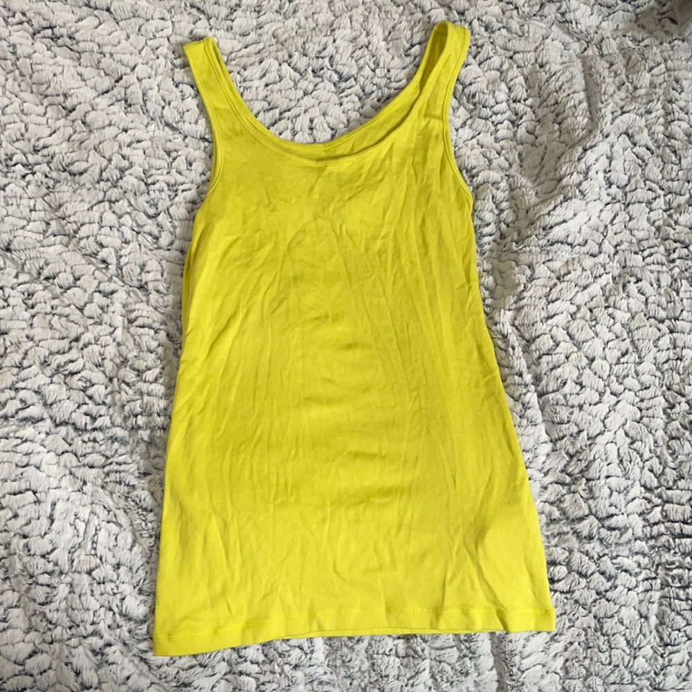 long yellowish greenish tank